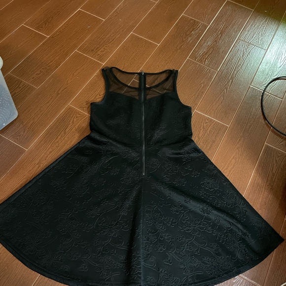 Target Sleeveless black floral embossed dress mesh bodice size medium fit flare - Picture 13 of 16
